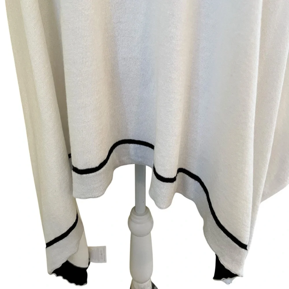 TravelSmith Black/White Colorblock Travel Poncho O/S